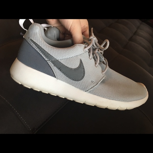 Nike’s ! ✔️ - Picture 2 of 8